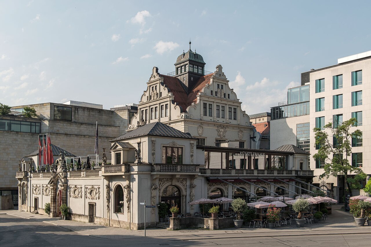 articles/1280px-Munchner_Kunstlerhaus_am_Lenbachplatz